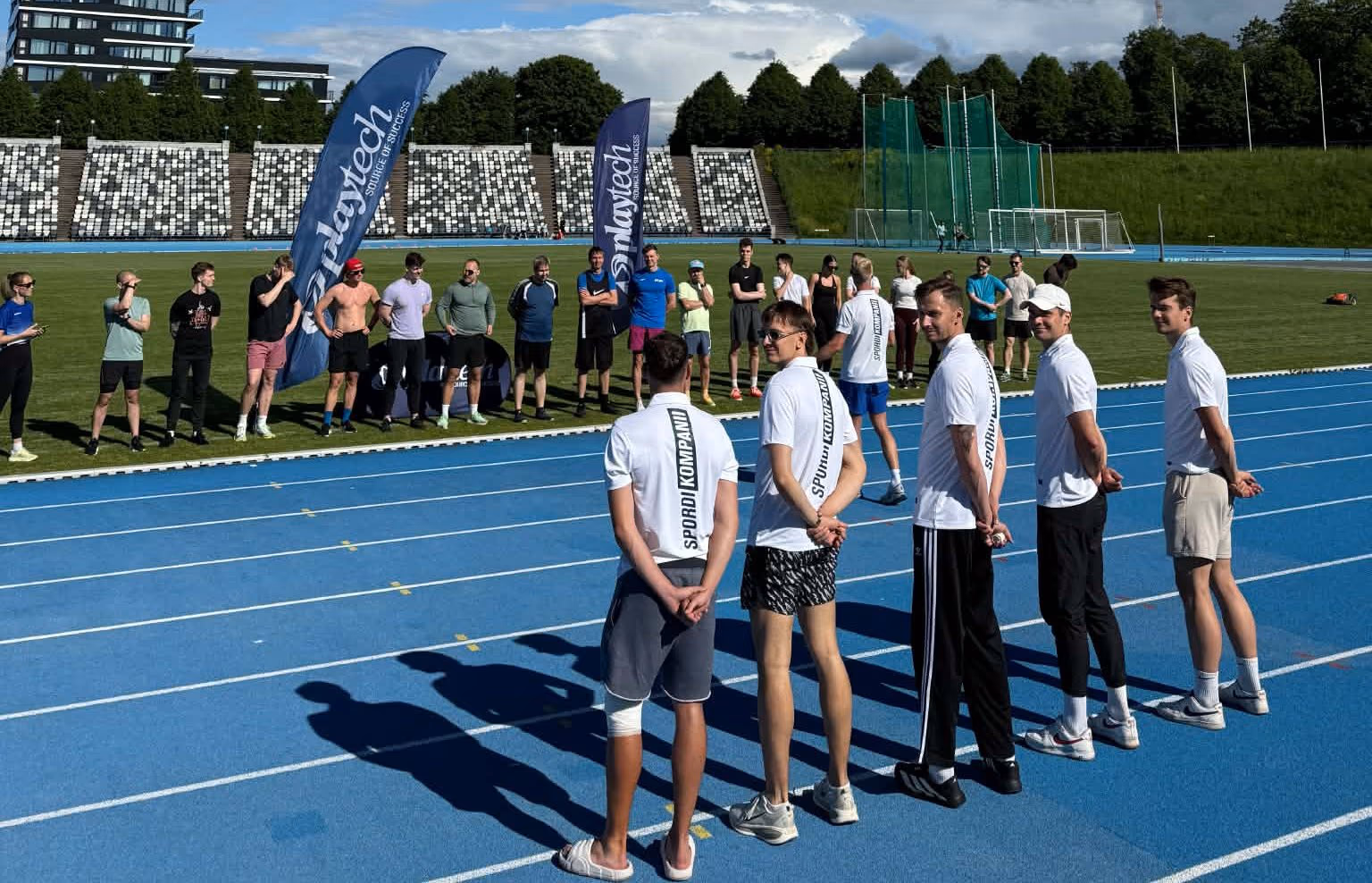 SpordiKompanii treenerid juhendavad ettevõtte spordipäeva staadionil